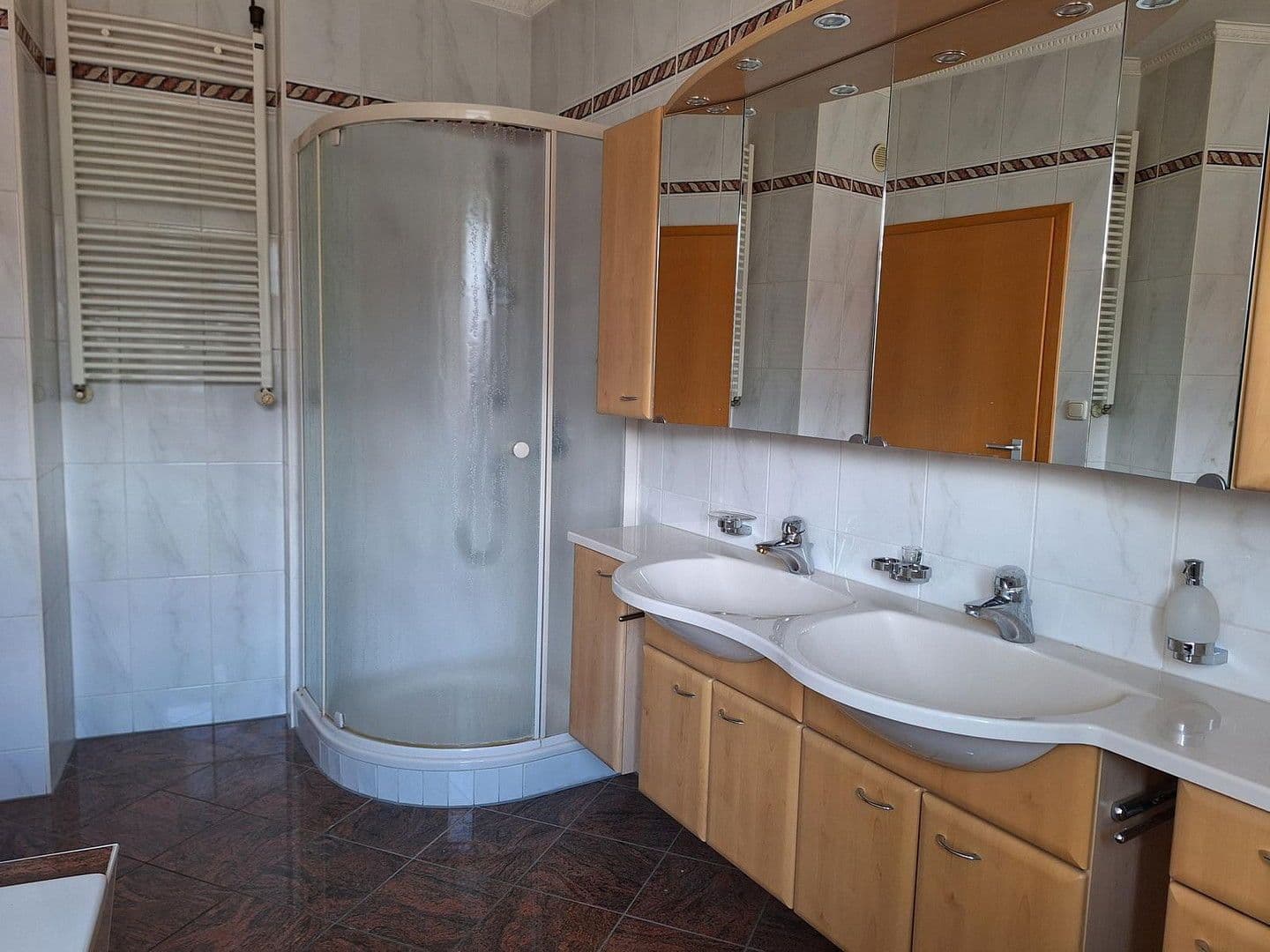 Prodej domu 383 m², pozemek 1.457 m², Schwaigener Str. 28, Mamming, Bavorsko Prodej domu 383 m², pozemek 1.457 m², Schwaigener Str. 28, Mamming, Bavorsko