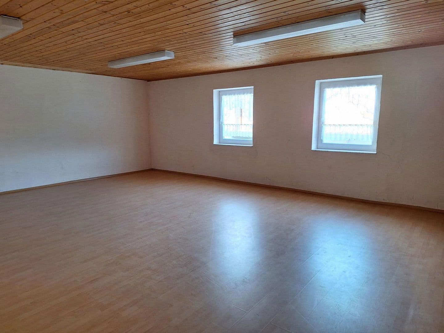Prodej domu 383 m², pozemek 1.457 m², Schwaigener Str. 28, Mamming, Bavorsko Prodej domu 383 m², pozemek 1.457 m², Schwaigener Str. 28, Mamming, Bavorsko