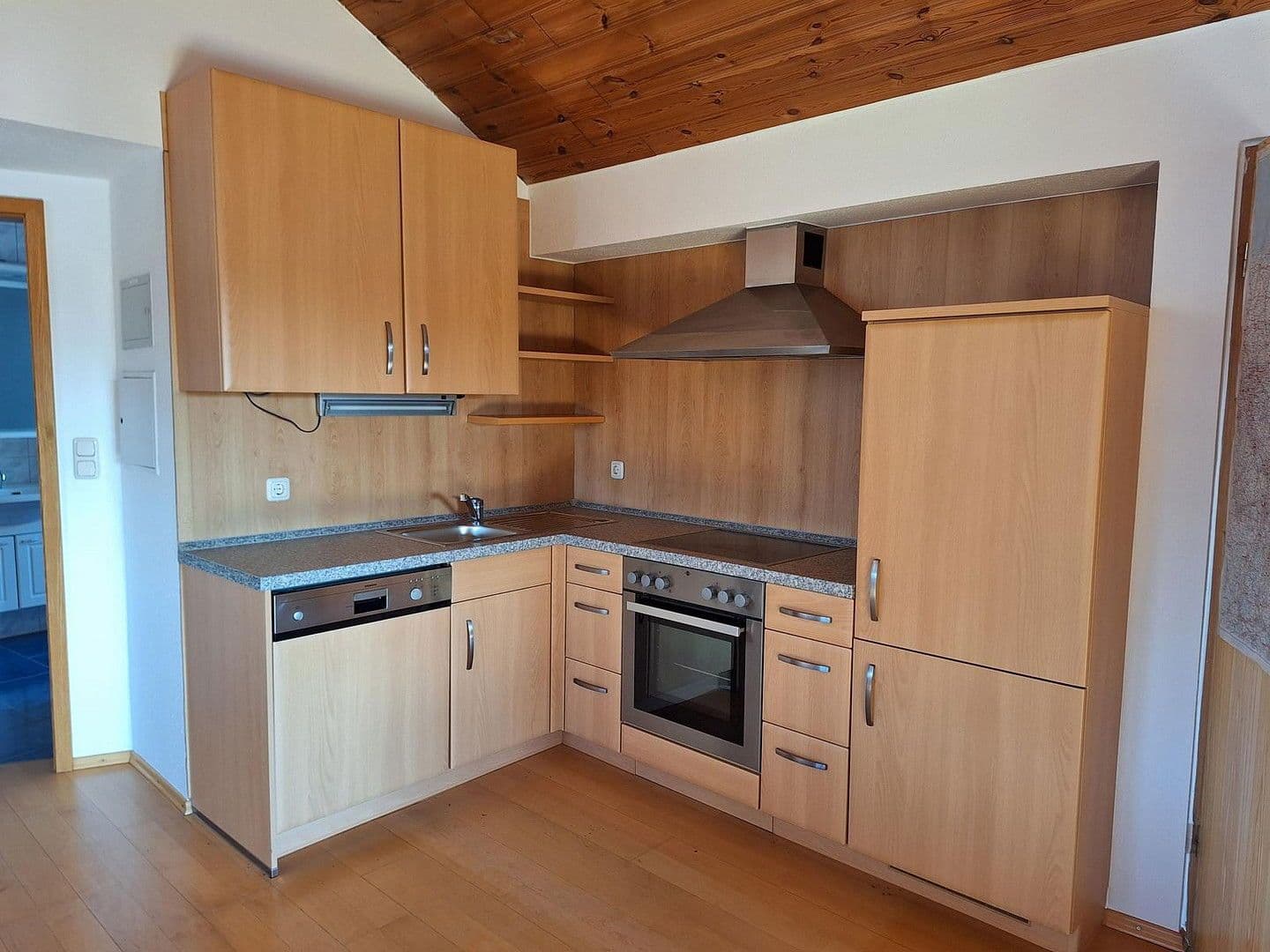 Prodej domu 383 m², pozemek 1.457 m², Schwaigener Str. 28, Mamming, Bavorsko Prodej domu 383 m², pozemek 1.457 m², Schwaigener Str. 28, Mamming, Bavorsko