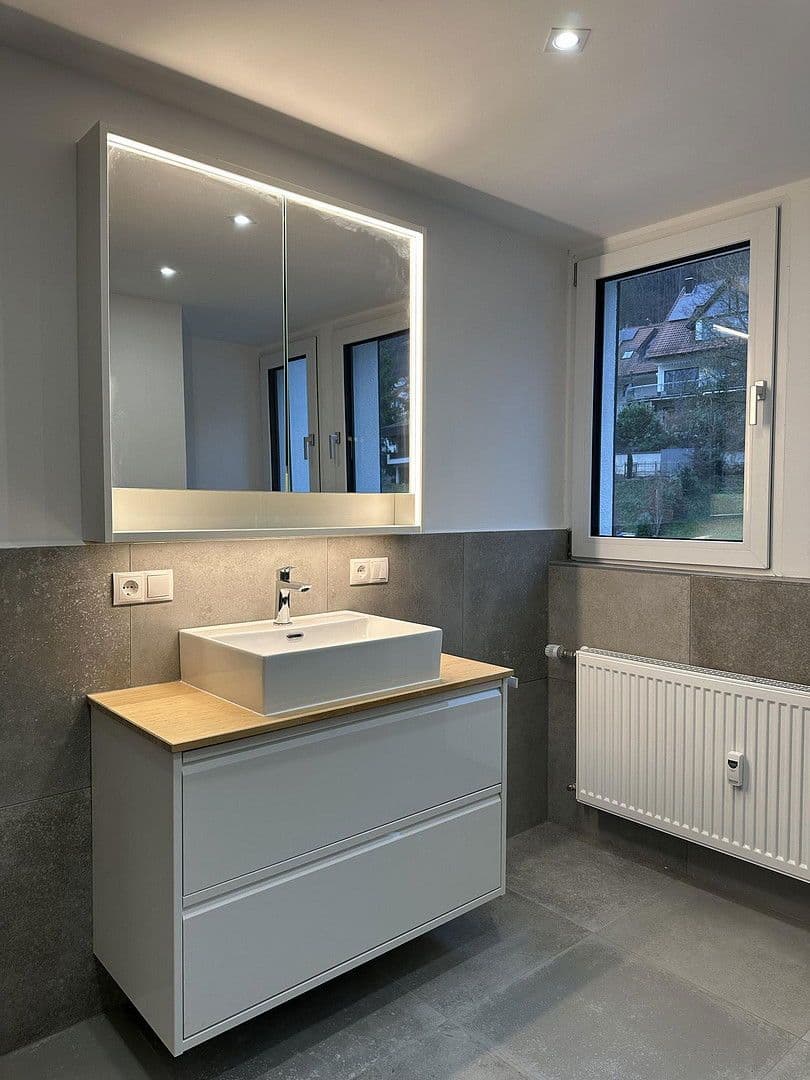 Pronájem bytu 4+1 94 m², Badstr. 131, Egloffstein, Bavorsko Pronájem bytu 4+1 94 m², Badstr. 131, Egloffstein, Bavorsko