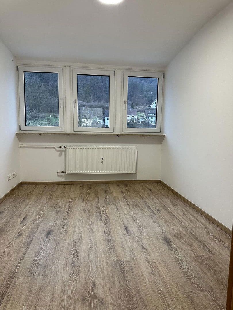 Pronájem bytu 4+1 94 m², Badstr. 131, Egloffstein, Bavorsko Pronájem bytu 4+1 94 m², Badstr. 131, Egloffstein, Bavorsko