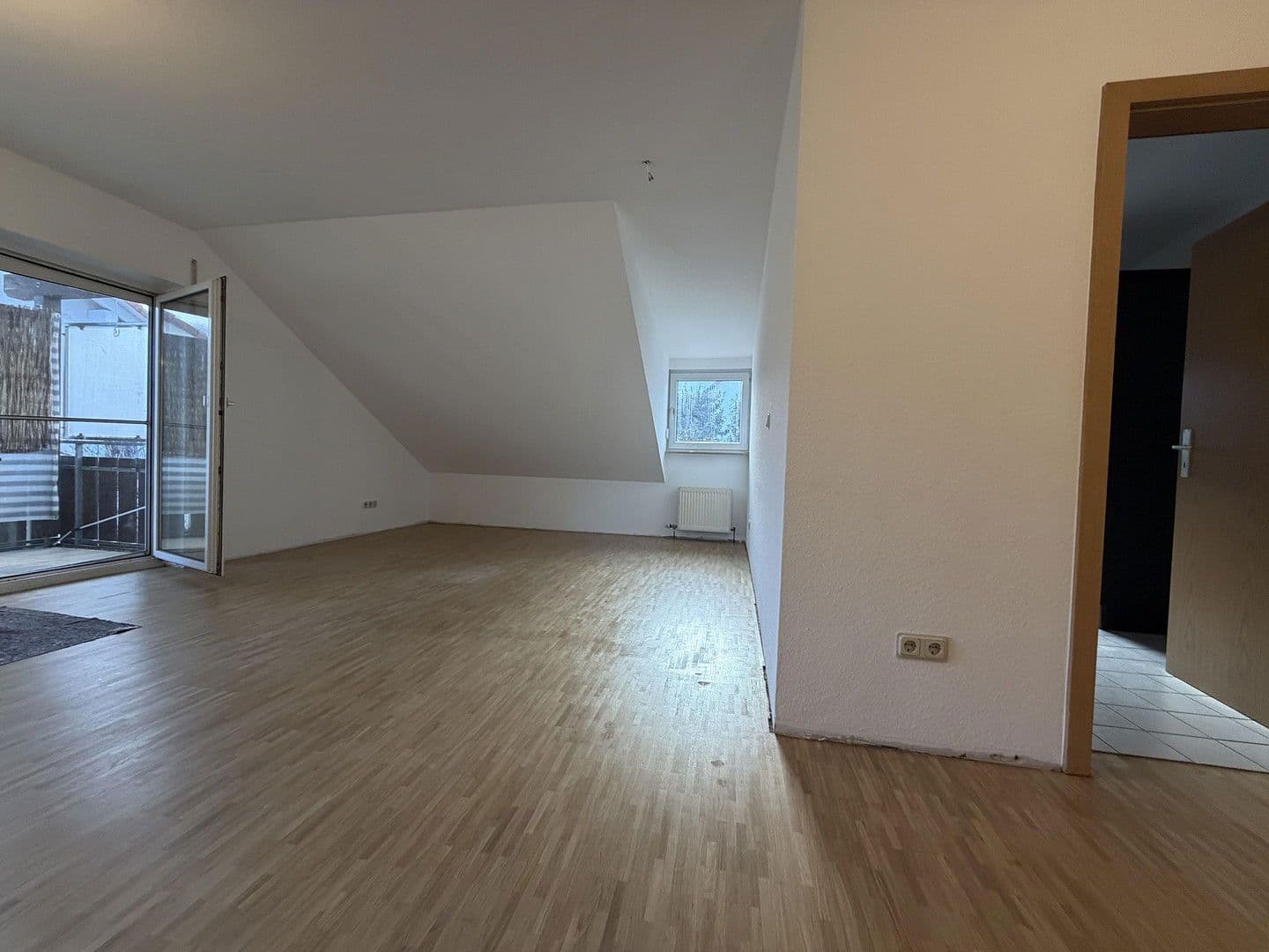 Pronájem bytu 3+1 91 m², Cleebronn, Bádensko-Württembersko Pronájem bytu 3+1 91 m², Cleebronn, Bádensko-Württembersko