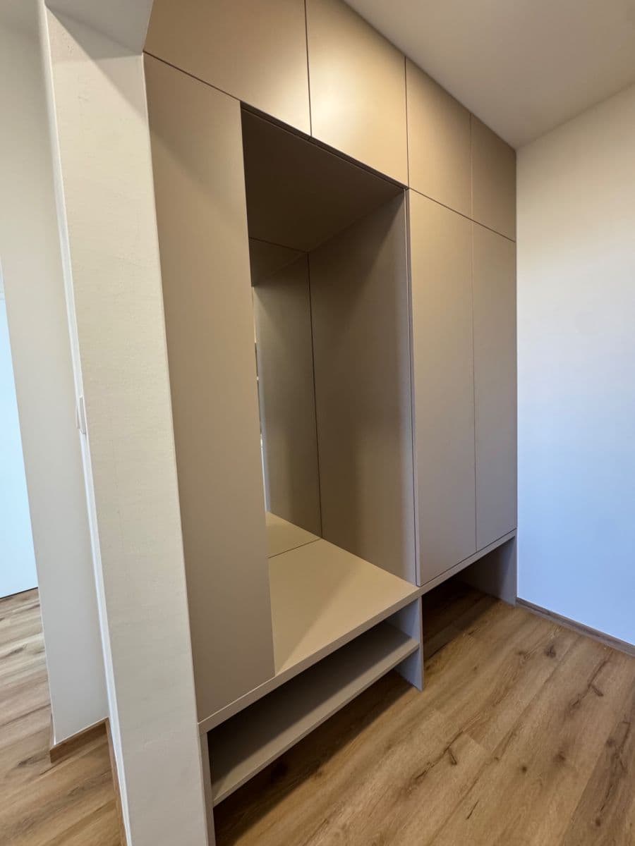 Pronájem bytu 3+1 65 m², Kahovská, Praha, Praha Pronájem bytu 3+1 65 m², Kahovská, Praha, Praha