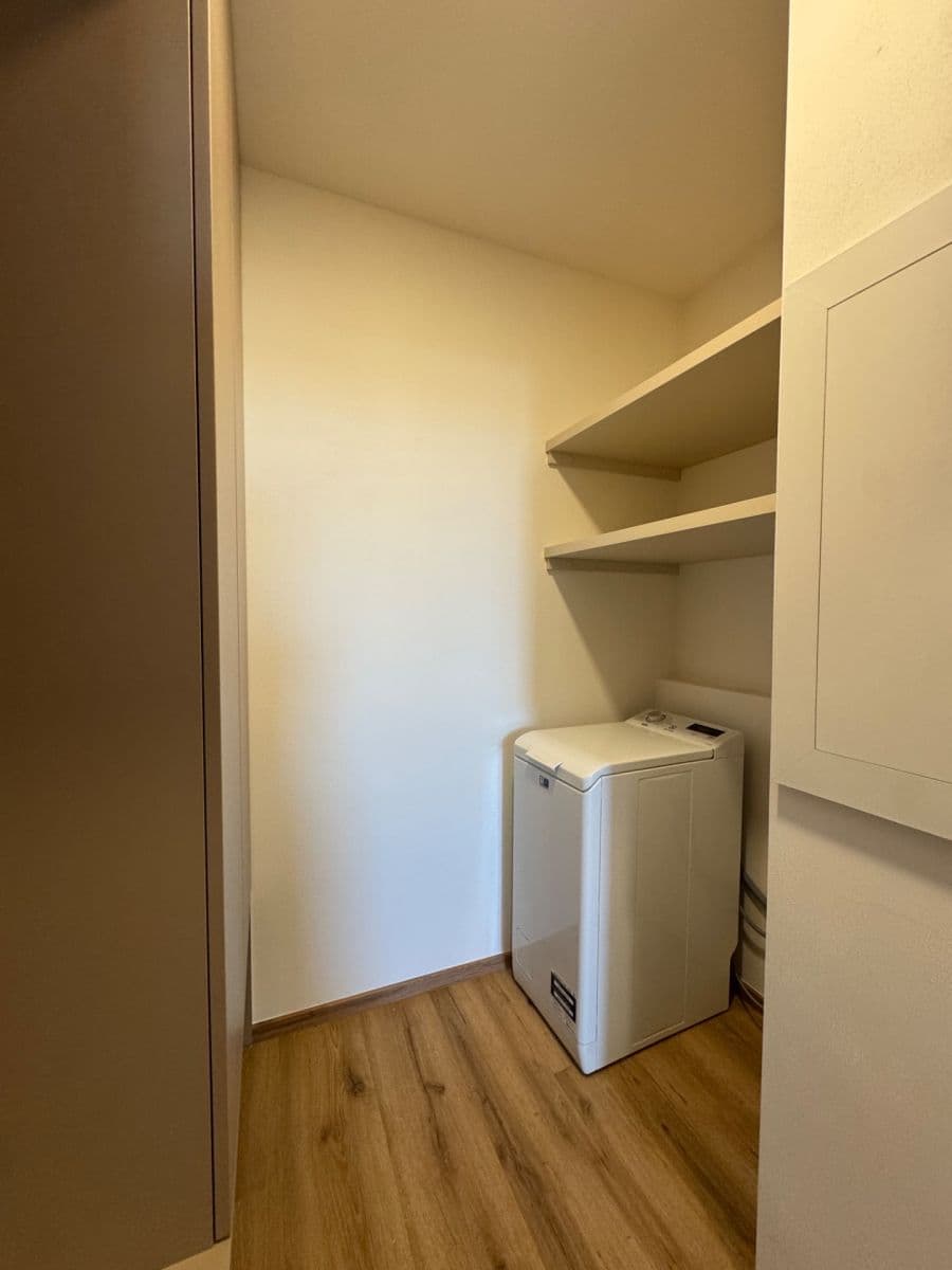 Pronájem bytu 3+1 65 m², Kahovská, Praha, Praha Pronájem bytu 3+1 65 m², Kahovská, Praha, Praha