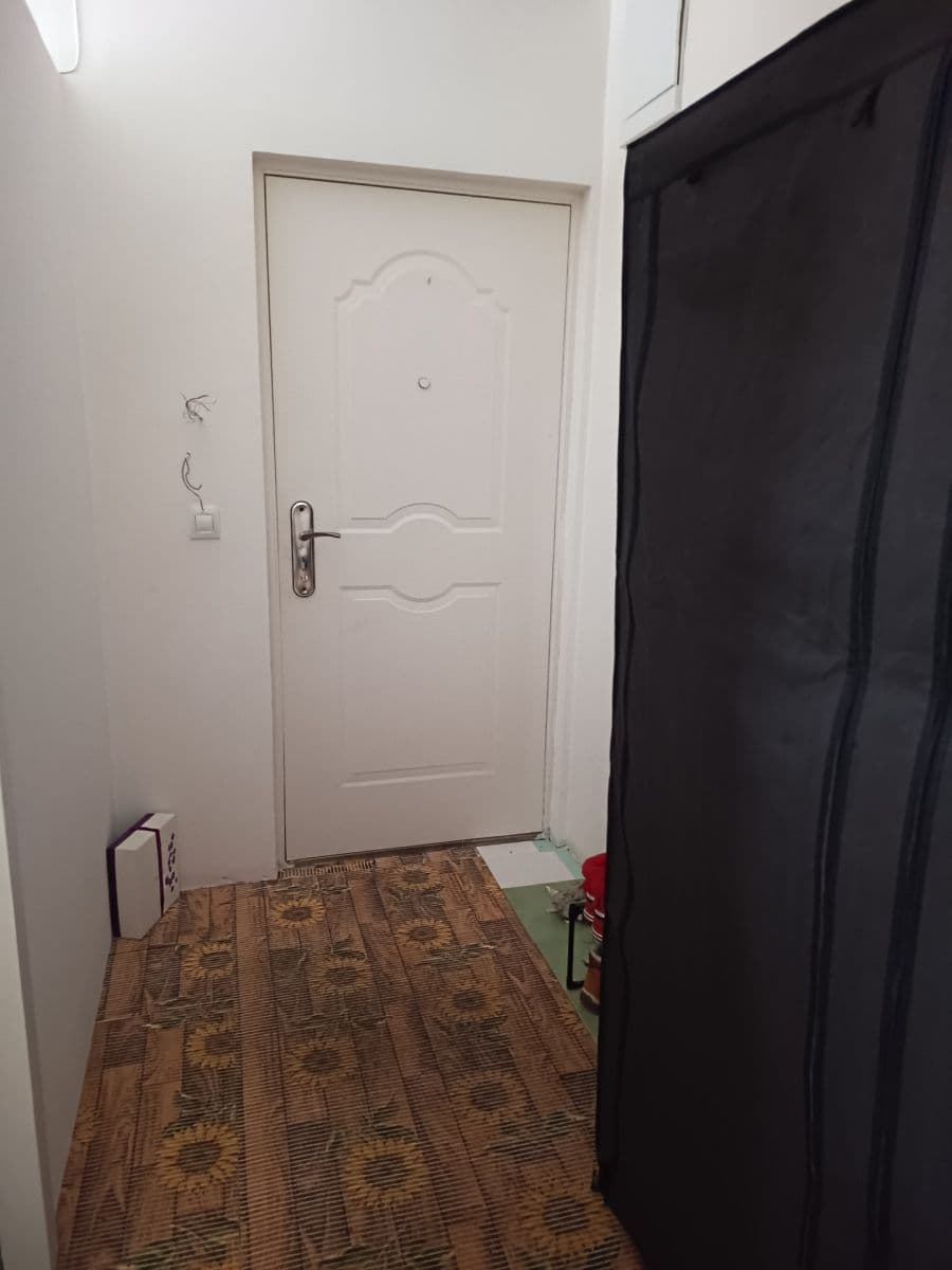 Pronájem bytu 2+kk 42 m², Nad Dvorem, Karlovy Vary, Karlovarský kraj Pronájem bytu 2+kk 42 m², Nad Dvorem, Karlovy Vary, Karlovarský kraj