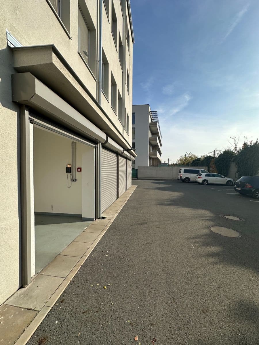 Pronájem garáže 16 m², Perucká, Praha, Praha Pronájem garáže 16 m², Perucká, Praha, Praha