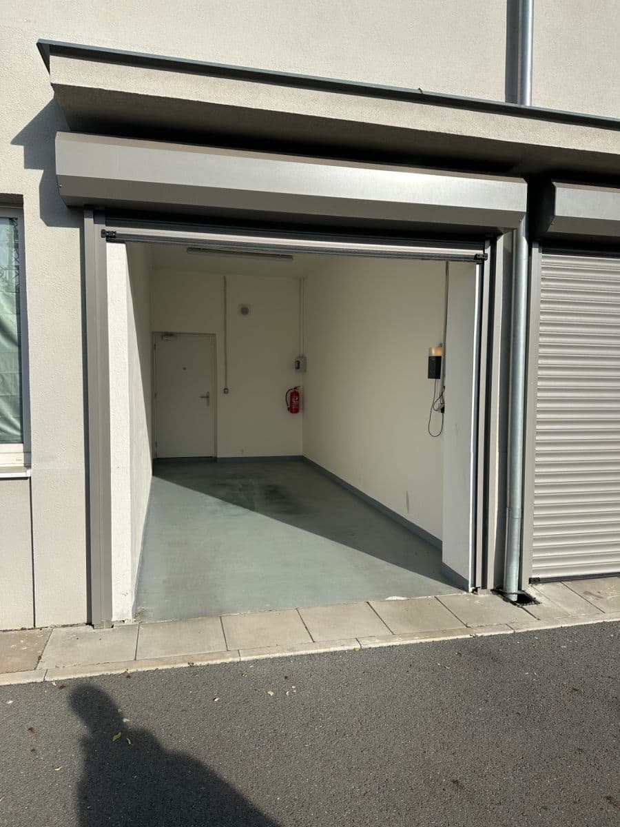 Pronájem garáže 16 m², Perucká, Praha, Praha Pronájem garáže 16 m², Perucká, Praha, Praha