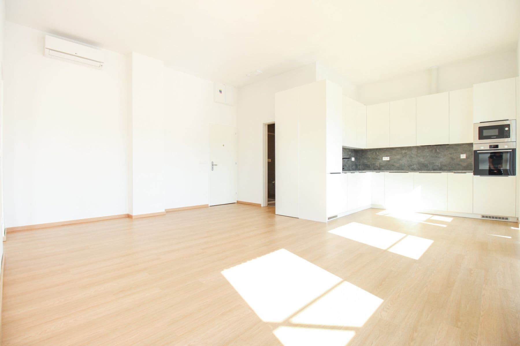 Pronájem bytu 2+kk 61 m², Lorencova, Zlín, Zlínský kraj Pronájem bytu 2+kk 61 m², Lorencova, Zlín, Zlínský kraj