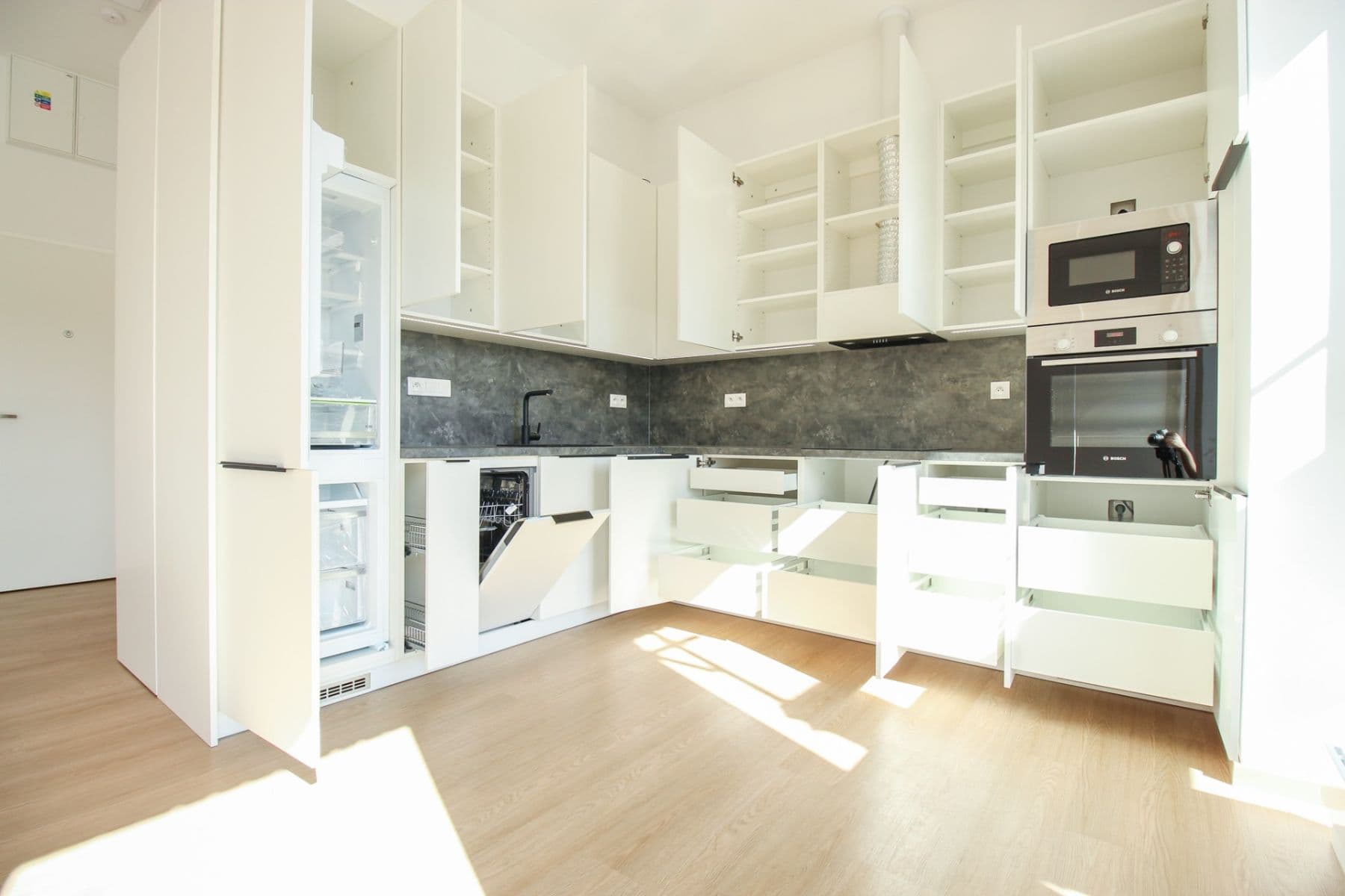 Pronájem bytu 2+kk 61 m², Lorencova, Zlín, Zlínský kraj Pronájem bytu 2+kk 61 m², Lorencova, Zlín, Zlínský kraj