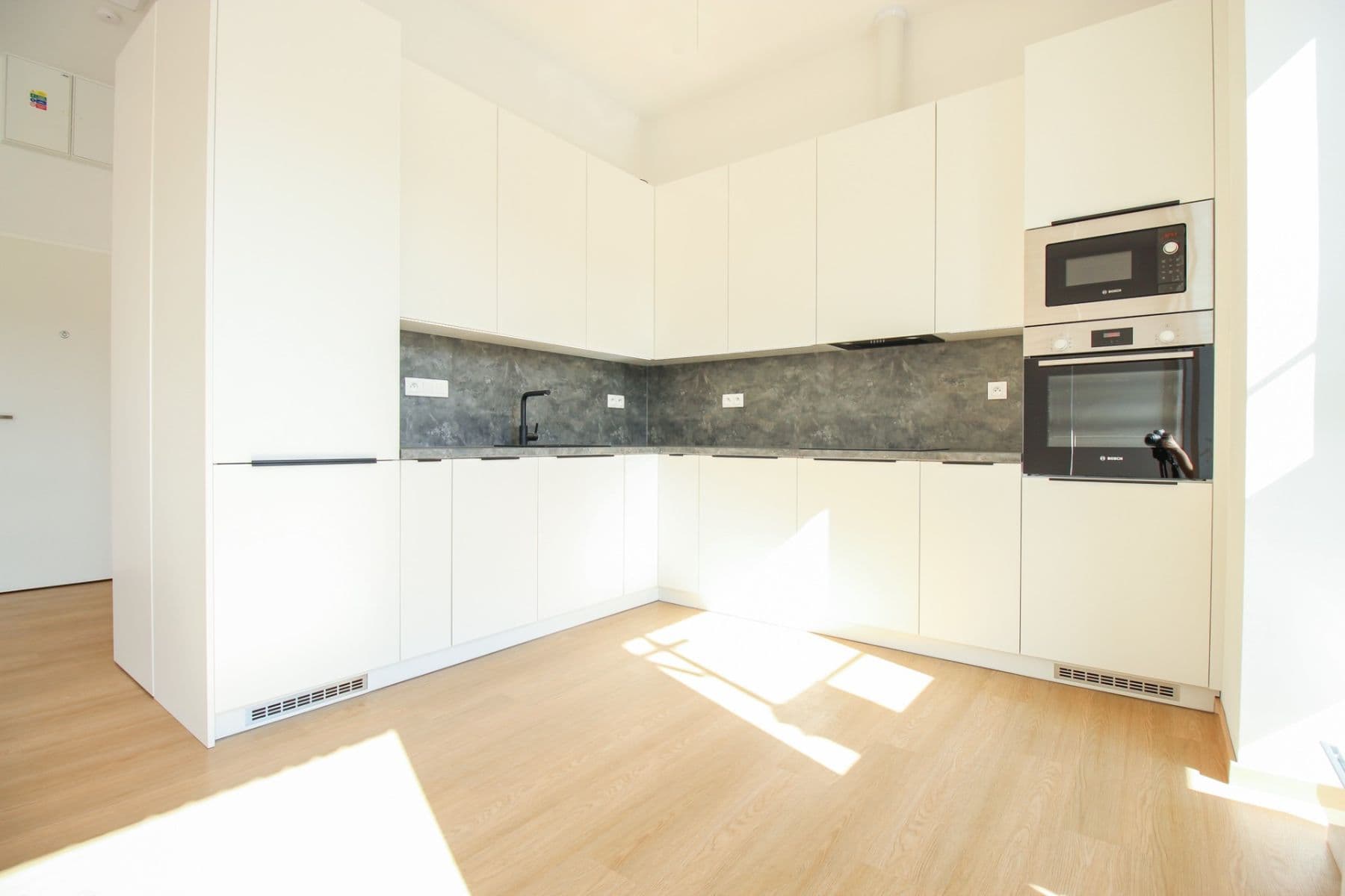 Pronájem bytu 2+kk 61 m², Lorencova, Zlín, Zlínský kraj Pronájem bytu 2+kk 61 m², Lorencova, Zlín, Zlínský kraj