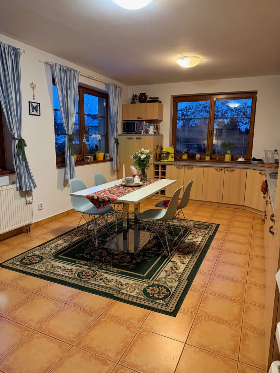 Pronájem domu 279 m², pozemek 659 m², Edvarda Beneše, Horoměřice, Středočeský kraj Pronájem domu 279 m², pozemek 659 m², Edvarda Beneše, Horoměřice, Středočeský kraj