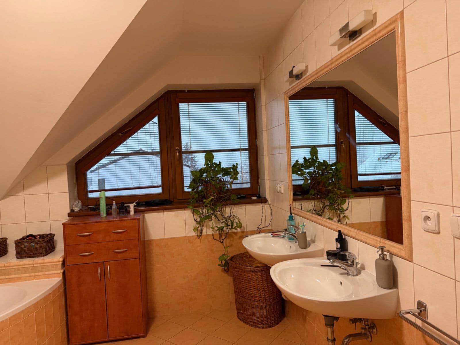 Pronájem domu 279 m², pozemek 659 m², Edvarda Beneše, Horoměřice, Středočeský kraj Pronájem domu 279 m², pozemek 659 m², Edvarda Beneše, Horoměřice, Středočeský kraj