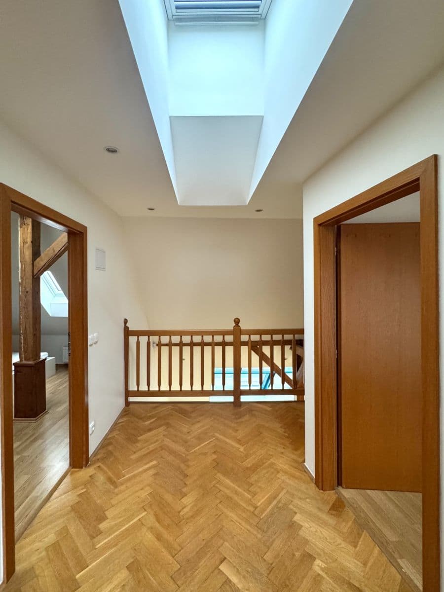 Pronájem bytu 4+1 138 m², Škroupovo náměstí, Praha, Praha Pronájem bytu 4+1 138 m², Škroupovo náměstí, Praha, Praha