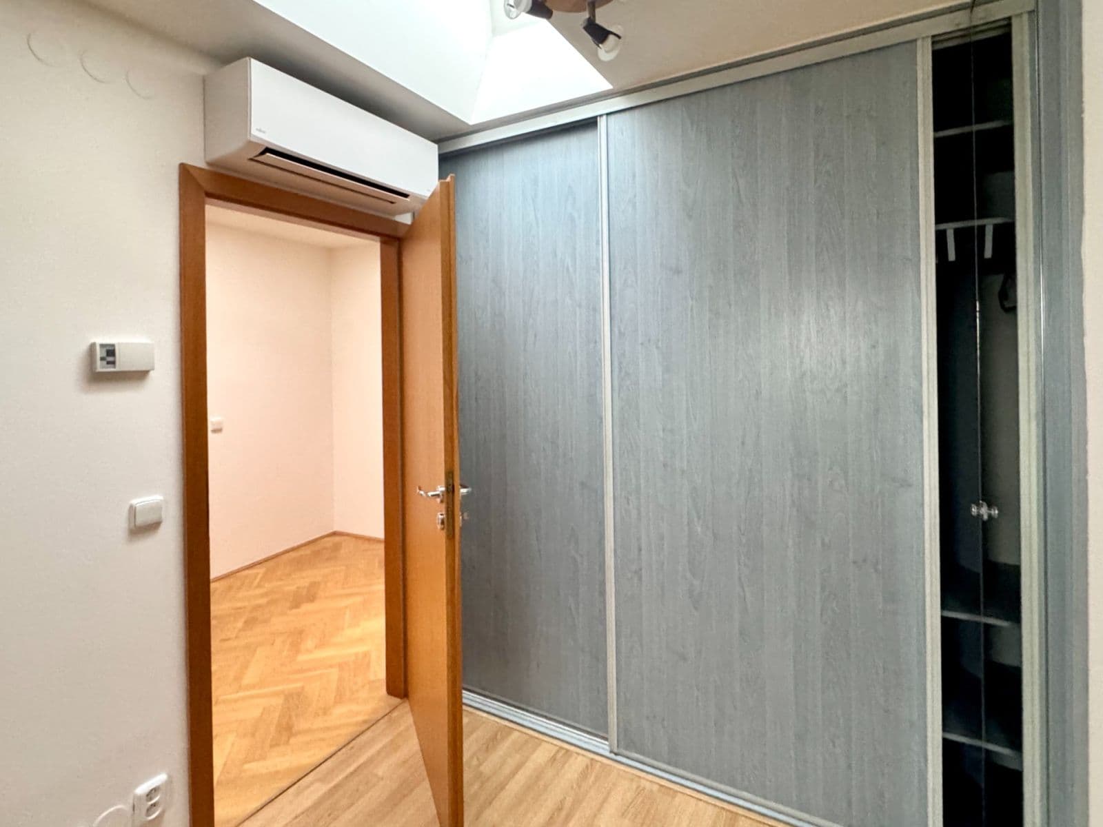 Pronájem bytu 4+1 138 m², Škroupovo náměstí, Praha, Praha Pronájem bytu 4+1 138 m², Škroupovo náměstí, Praha, Praha