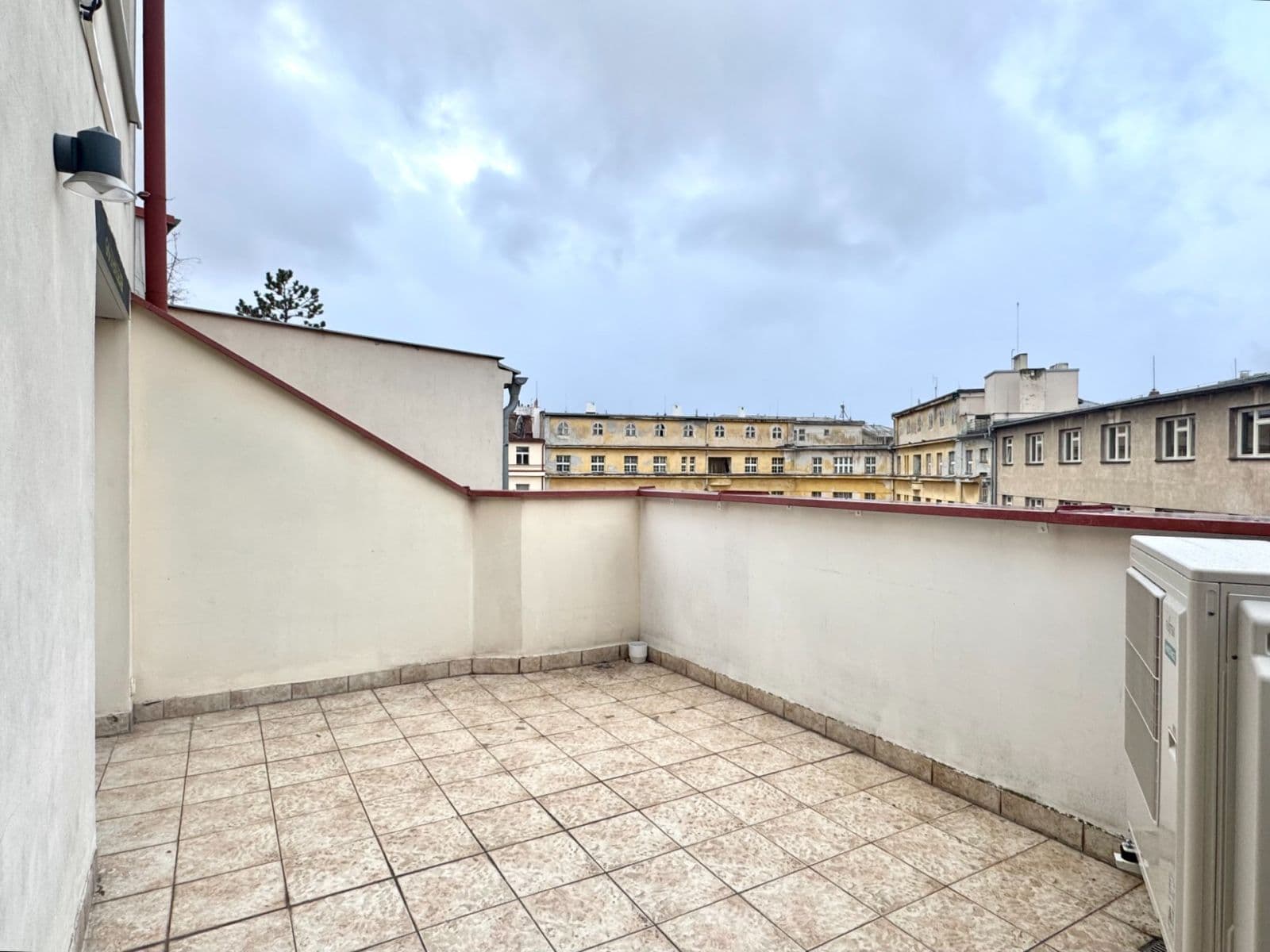 Pronájem bytu 4+1 138 m², Škroupovo náměstí, Praha, Praha Pronájem bytu 4+1 138 m², Škroupovo náměstí, Praha, Praha