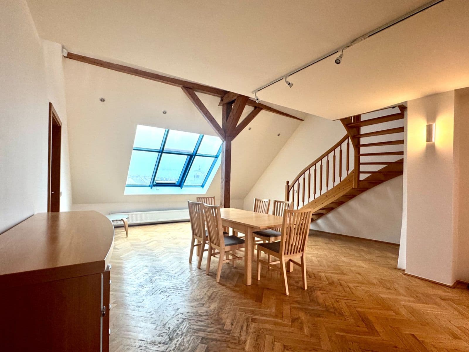 Pronájem bytu 4+1 138 m², Škroupovo náměstí, Praha, Praha Pronájem bytu 4+1 138 m², Škroupovo náměstí, Praha, Praha