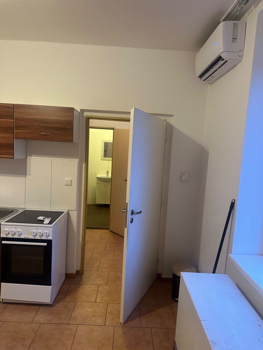 Pronájem bytu 2+kk 1 m², Husova, Louny, Ústecký kraj Pronájem bytu 2+kk 1 m², Husova, Louny, Ústecký kraj