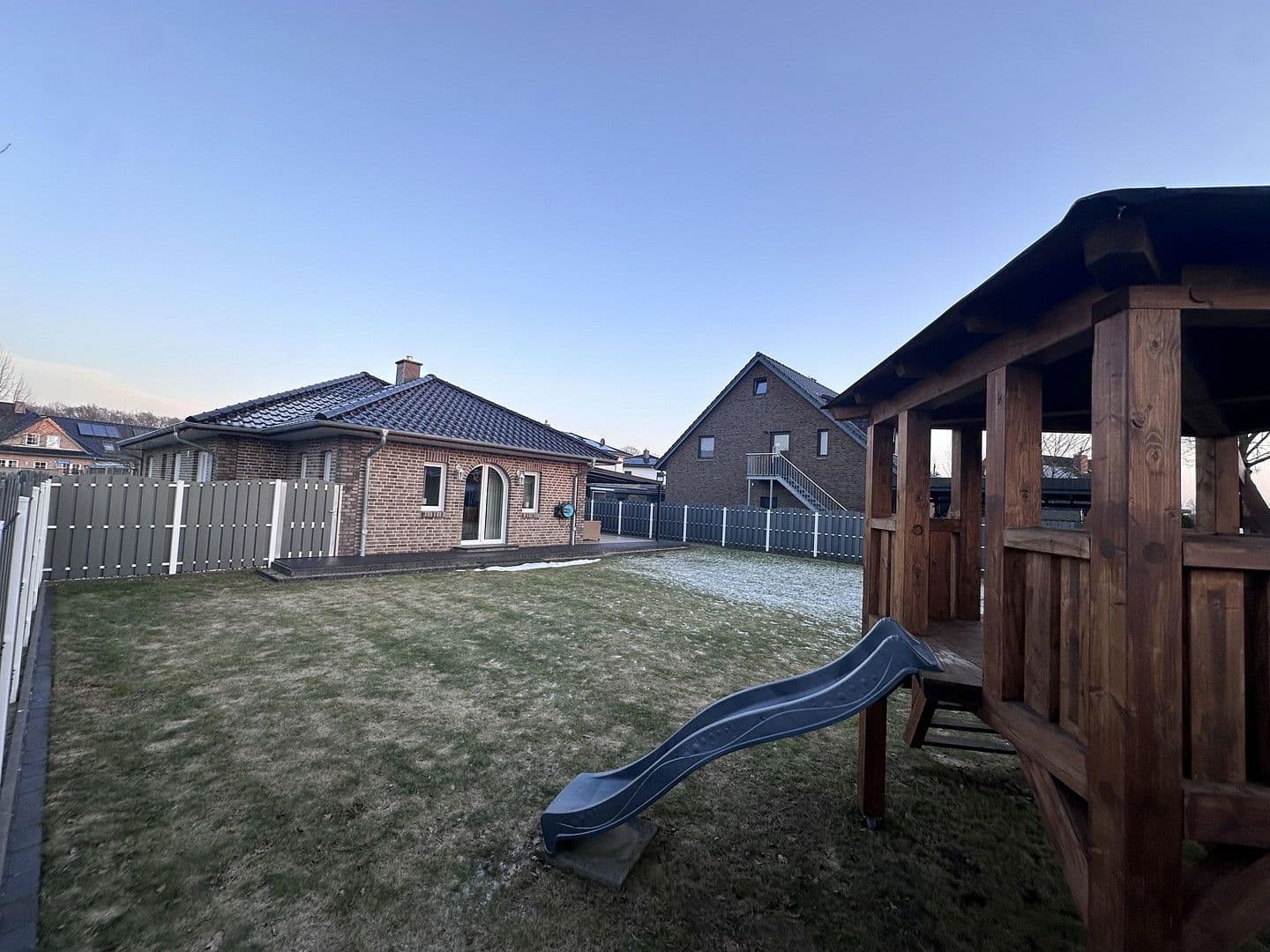 Prodej domu 166 m², pozemek 939 m², Rotdornweg , 26, Schiffdorf, Dolní Sasko Prodej domu 166 m², pozemek 939 m², Rotdornweg , 26, Schiffdorf, Dolní Sasko