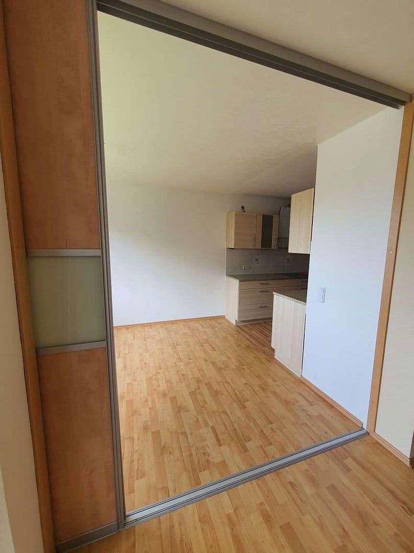 Pronájem bytu 3+kk 93 m², Pforzheim, Bádensko-Württembersko Pronájem bytu 3+kk 93 m², Pforzheim, Bádensko-Württembersko