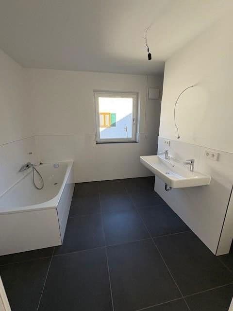 Pronájem domu 173 m², pozemek 250 m², Waldstr. 10, Oberpframmern, Bavorsko Pronájem domu 173 m², pozemek 250 m², Waldstr. 10, Oberpframmern, Bavorsko