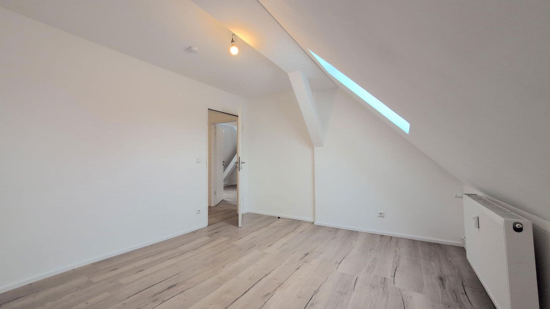 Pronájem bytu 3+1 95 m², Dessau-Roßlau, Sasko-Anhaltsko Pronájem bytu 3+1 95 m², Dessau-Roßlau, Sasko-Anhaltsko