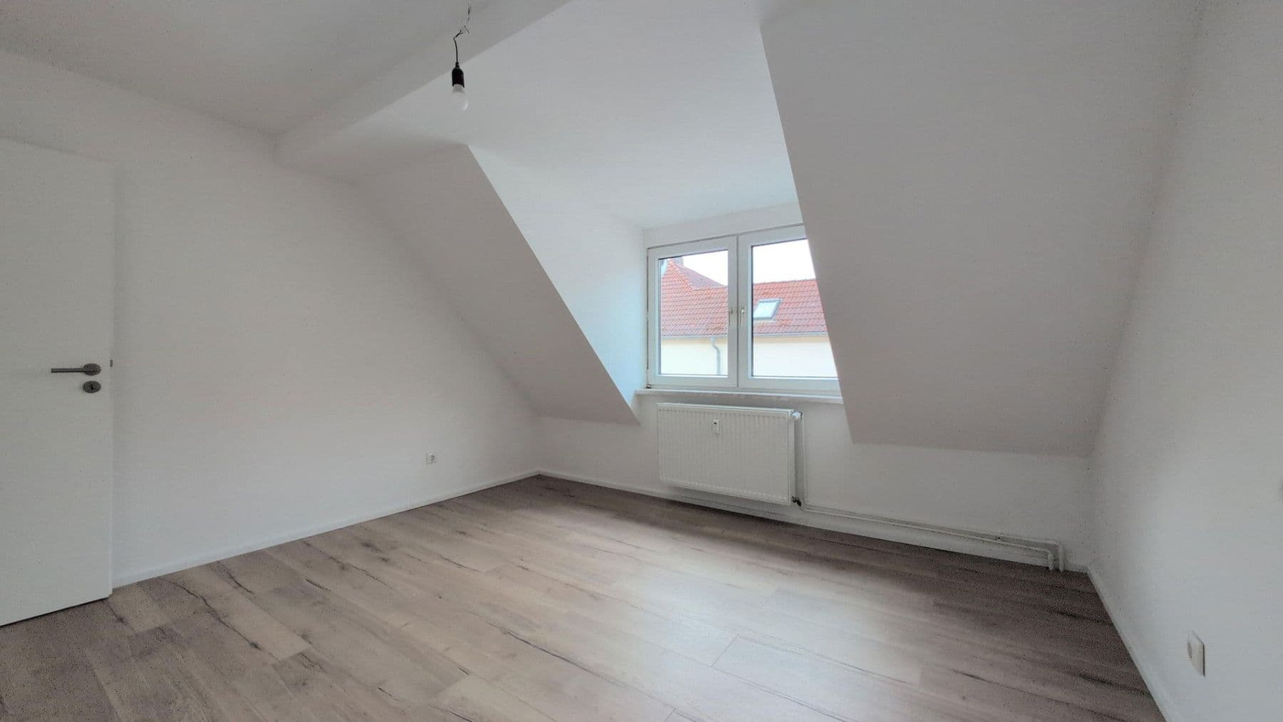 Pronájem bytu 3+1 95 m², Dessau-Roßlau, Sasko-Anhaltsko Pronájem bytu 3+1 95 m², Dessau-Roßlau, Sasko-Anhaltsko