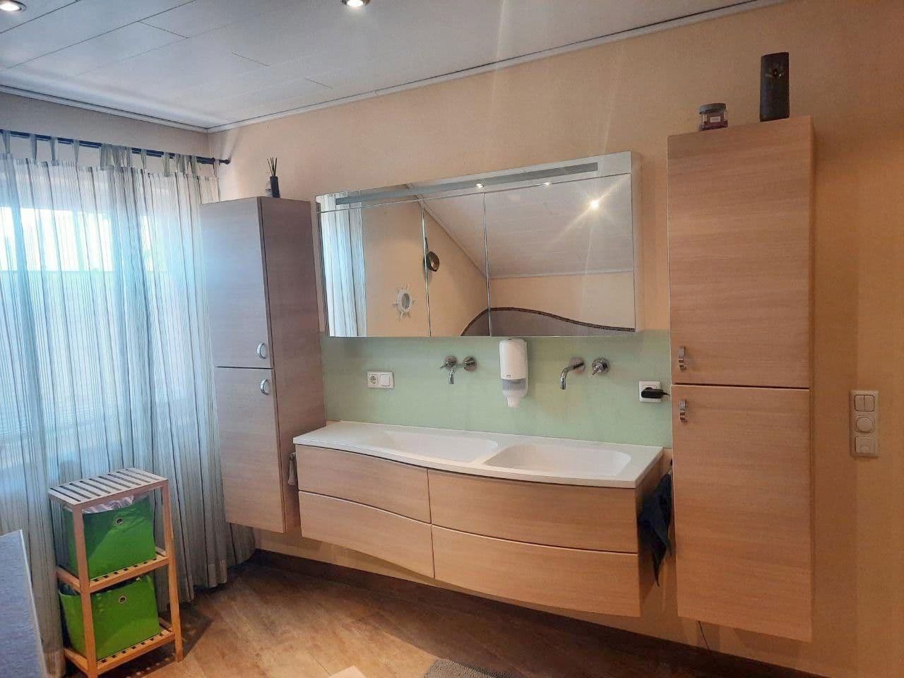 Prodej domu 185 m², pozemek 680 m², Embachsiedlung 33, Malgersdorf, Bavorsko Prodej domu 185 m², pozemek 680 m², Embachsiedlung 33, Malgersdorf, Bavorsko