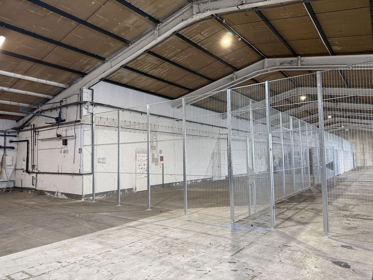 Pronájem nebytového prostoru 1.500 m², Daimlerstraße 34, Walldorf, Bádensko-Württembersko Pronájem nebytového prostoru 1.500 m², Daimlerstraße 34, Walldorf, Bádensko-Württembersko