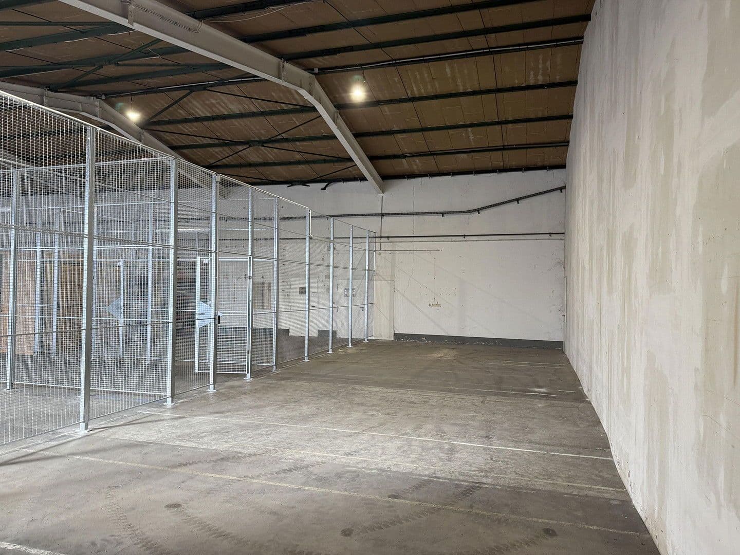 Pronájem nebytového prostoru 1.500 m², Daimlerstraße 34, Walldorf, Bádensko-Württembersko Pronájem nebytového prostoru 1.500 m², Daimlerstraße 34, Walldorf, Bádensko-Württembersko