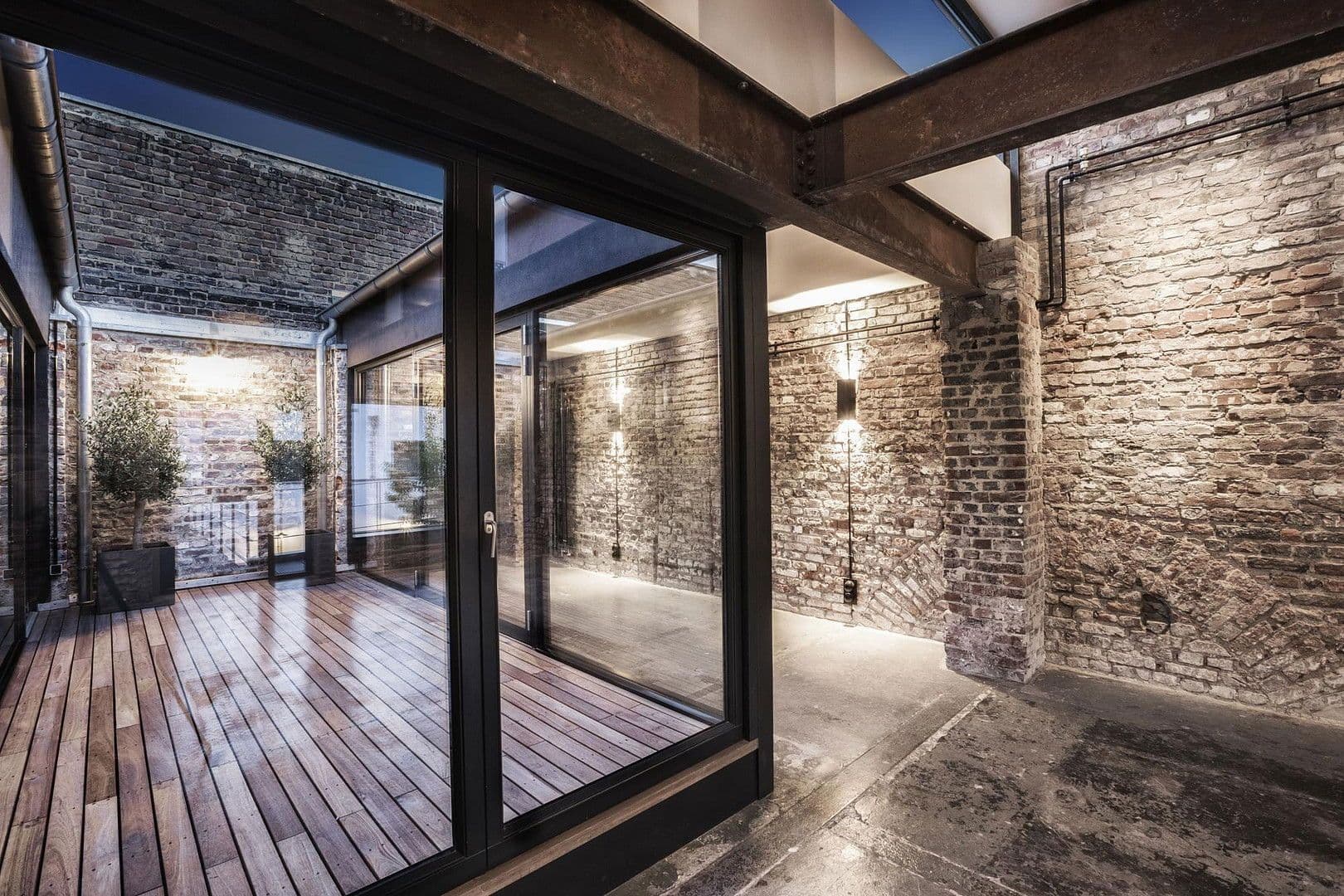 Prodej domu 360 m², pozemek 403 m², Jahnstraße 16a, Düsseldorf, Severní Porýní-Vestfálsko Prodej domu 360 m², pozemek 403 m², Jahnstraße 16a, Düsseldorf, Severní Porýní-Vestfálsko