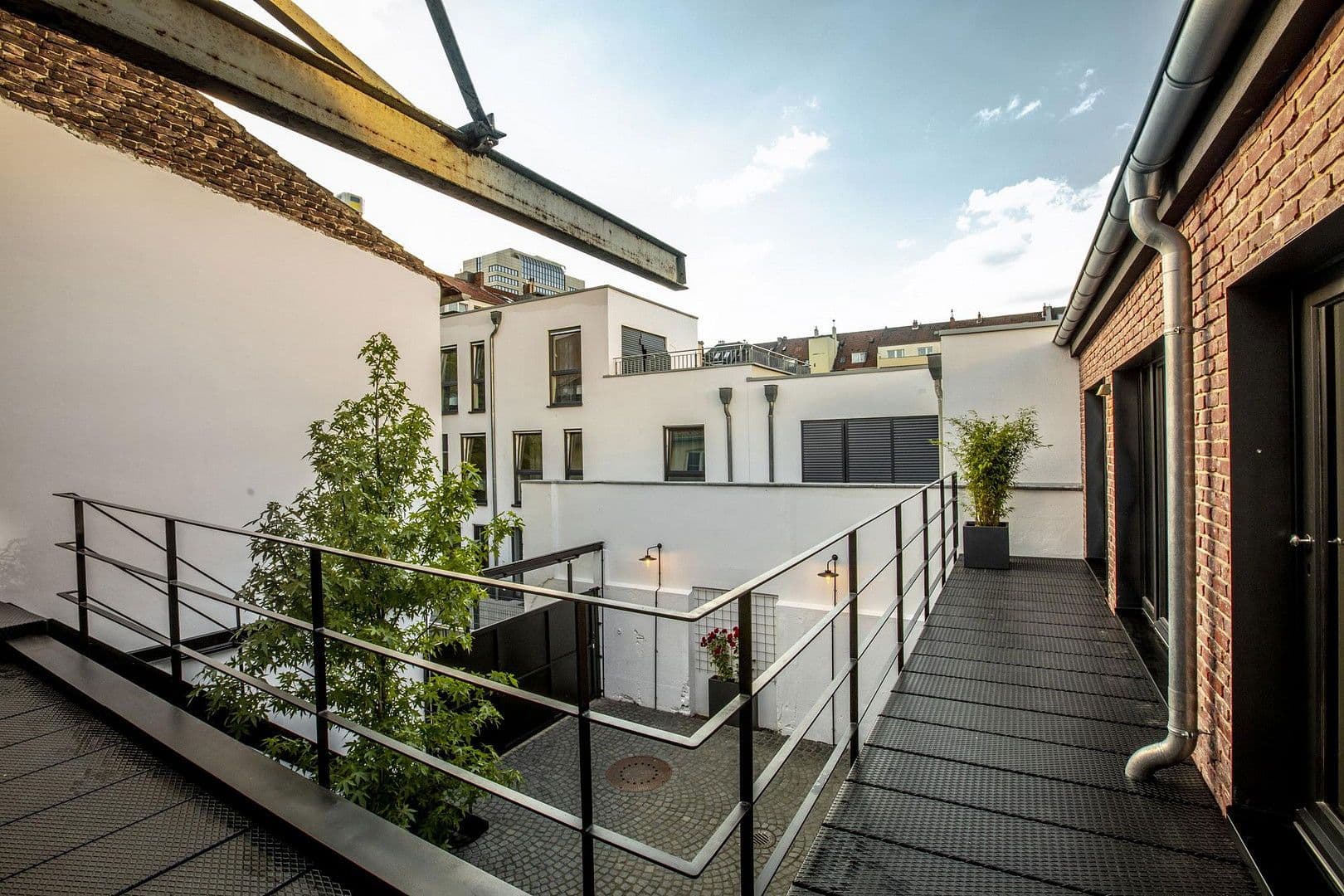 Prodej domu 360 m², pozemek 403 m², Jahnstraße 16a, Düsseldorf, Severní Porýní-Vestfálsko Prodej domu 360 m², pozemek 403 m², Jahnstraße 16a, Düsseldorf, Severní Porýní-Vestfálsko