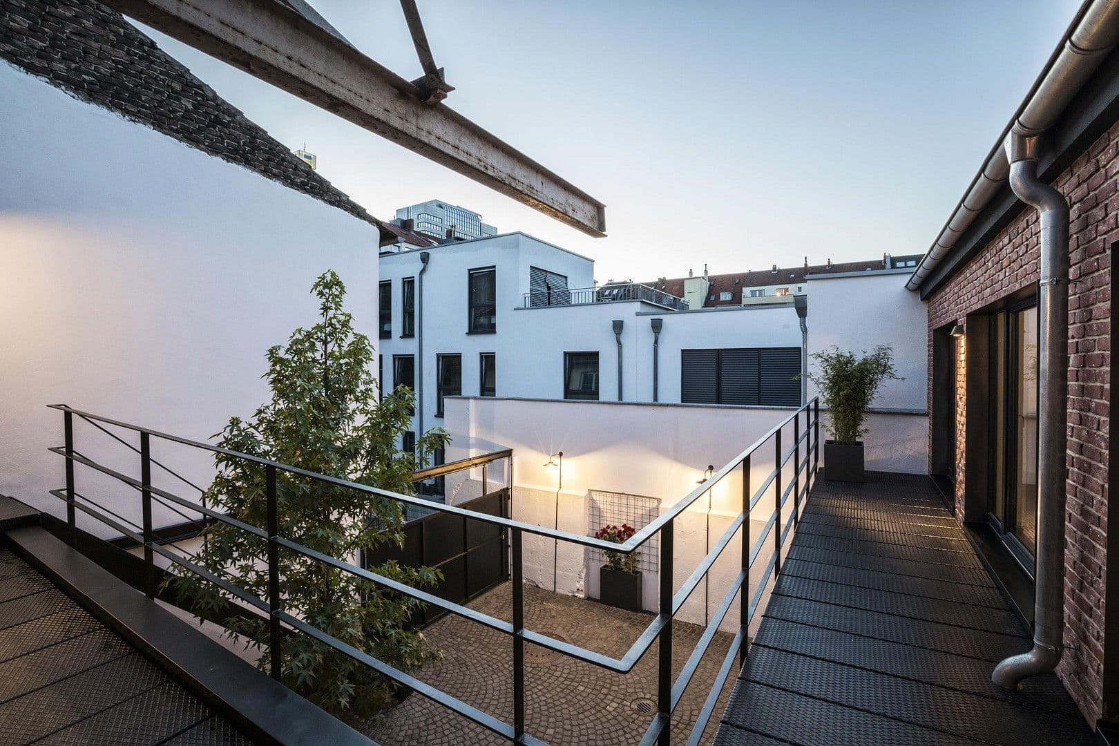 Prodej domu 360 m², pozemek 403 m², Jahnstraße 16a, Düsseldorf, Severní Porýní-Vestfálsko Prodej domu 360 m², pozemek 403 m², Jahnstraße 16a, Düsseldorf, Severní Porýní-Vestfálsko