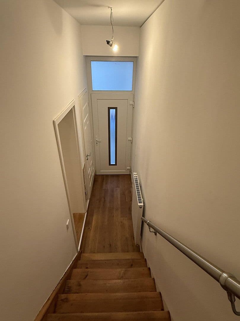 Pronájem domu 120 m², pozemek 200 m², Frankfurt, Hessen Pronájem domu 120 m², pozemek 200 m², Frankfurt, Hessen