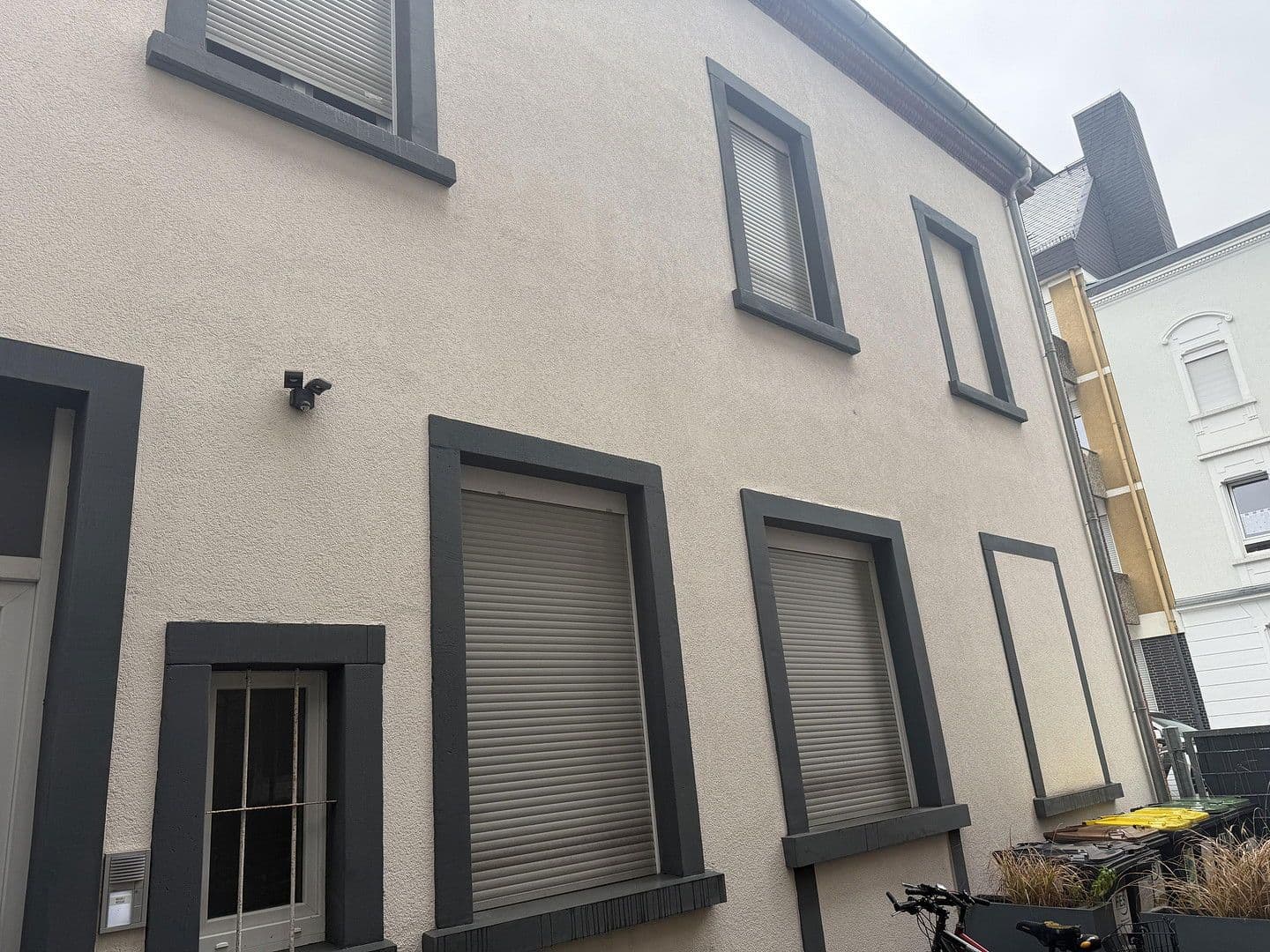 Pronájem domu 120 m², pozemek 200 m², Frankfurt, Hessen Pronájem domu 120 m², pozemek 200 m², Frankfurt, Hessen