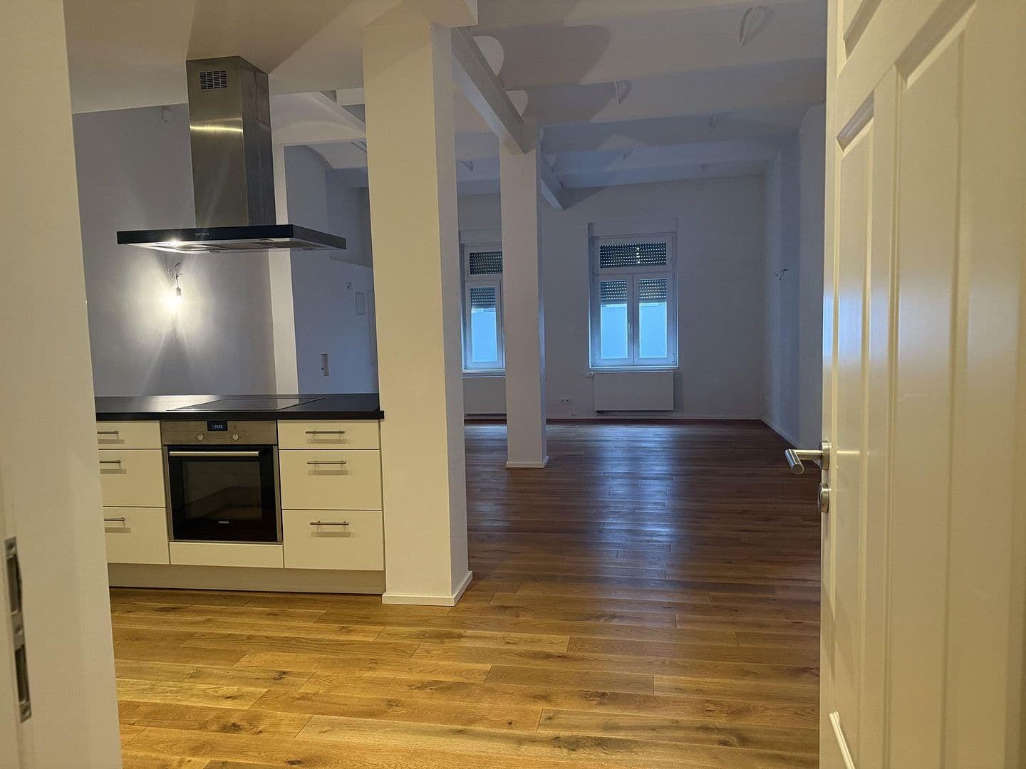 Pronájem domu 120 m², pozemek 200 m², Frankfurt, Hessen Pronájem domu 120 m², pozemek 200 m², Frankfurt, Hessen