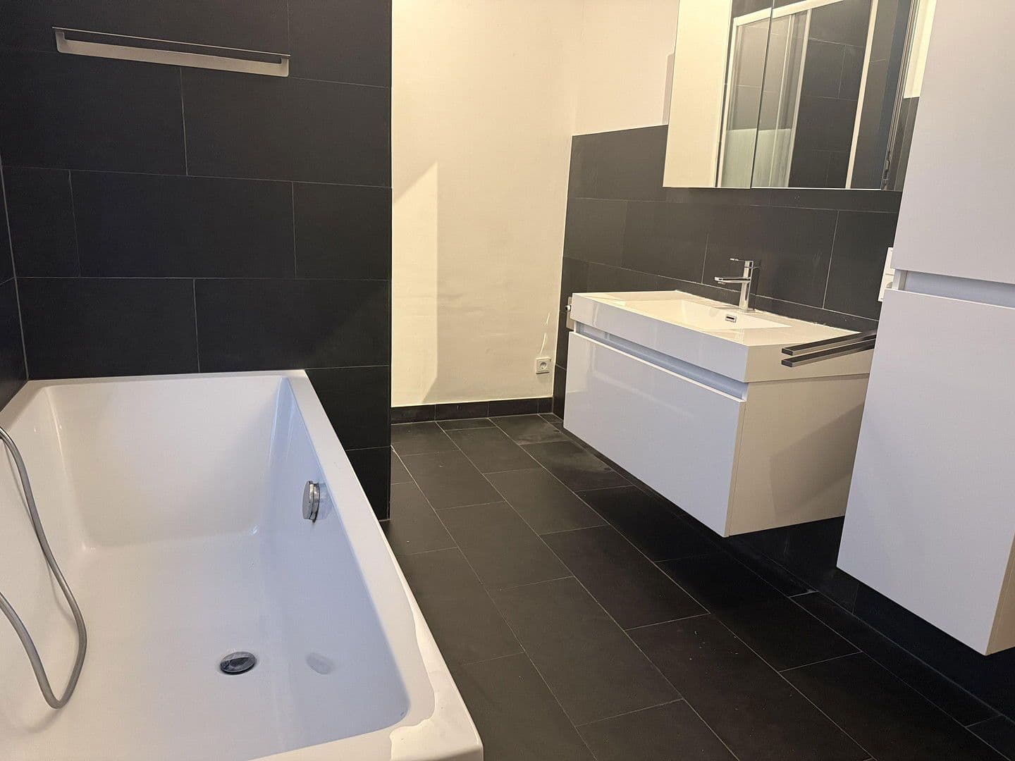 Pronájem domu 120 m², pozemek 200 m², Frankfurt, Hessen Pronájem domu 120 m², pozemek 200 m², Frankfurt, Hessen