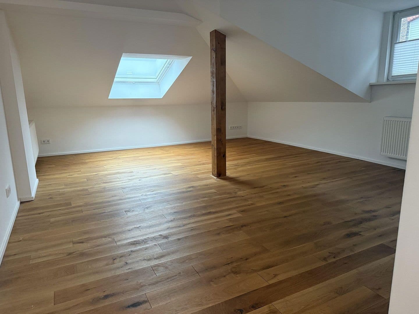 Pronájem domu 120 m², pozemek 200 m², Frankfurt, Hessen Pronájem domu 120 m², pozemek 200 m², Frankfurt, Hessen