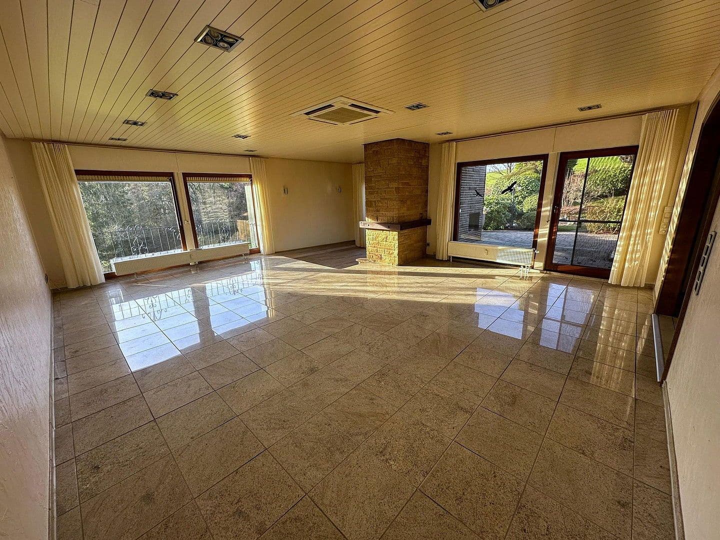 Prodej domu 228 m², pozemek 1.058 m², Solingen, Severní Porýní-Vestfálsko Prodej domu 228 m², pozemek 1.058 m², Solingen, Severní Porýní-Vestfálsko