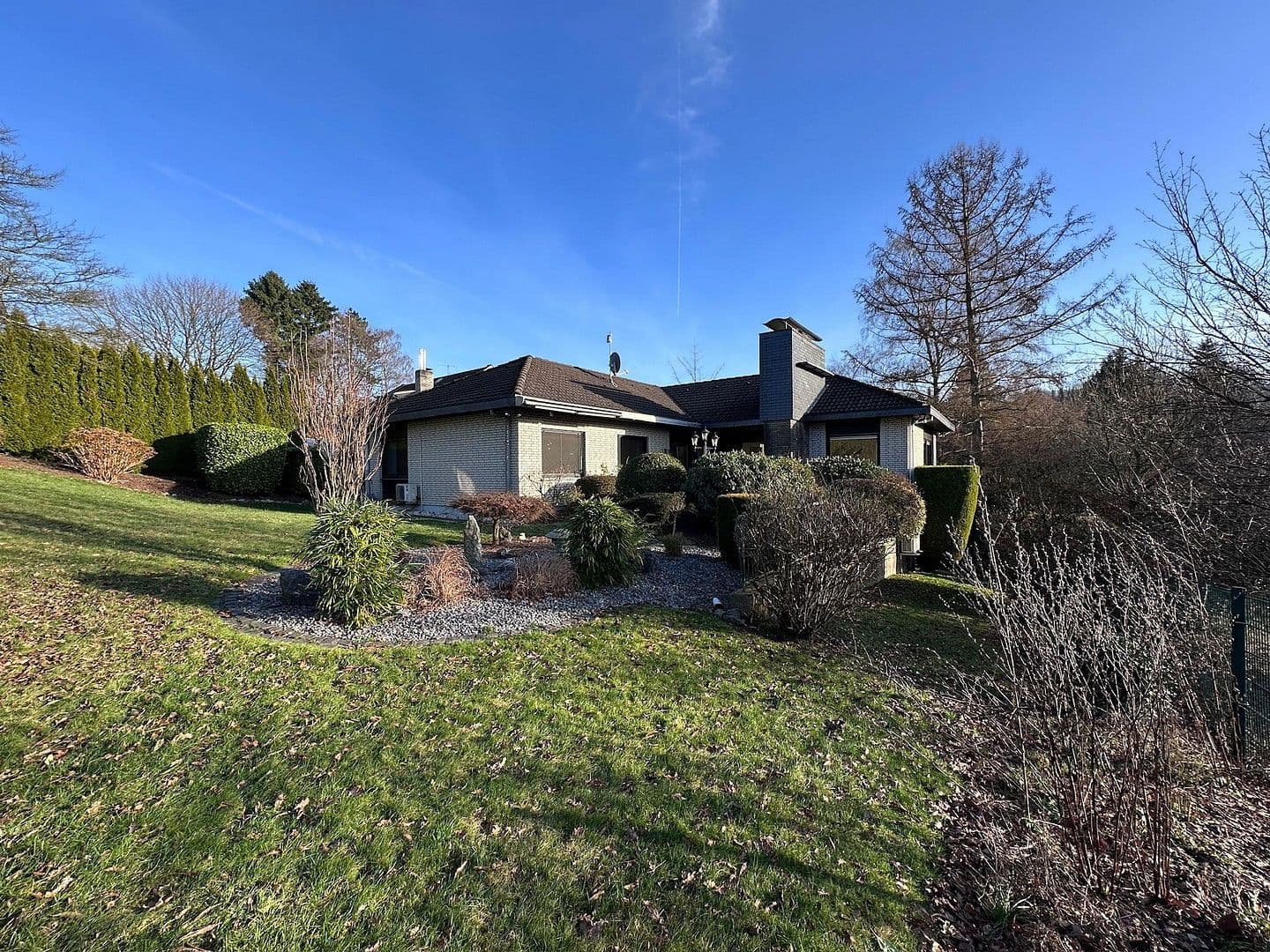 Prodej domu 228 m², pozemek 1.058 m², Solingen, Severní Porýní-Vestfálsko Prodej domu 228 m², pozemek 1.058 m², Solingen, Severní Porýní-Vestfálsko