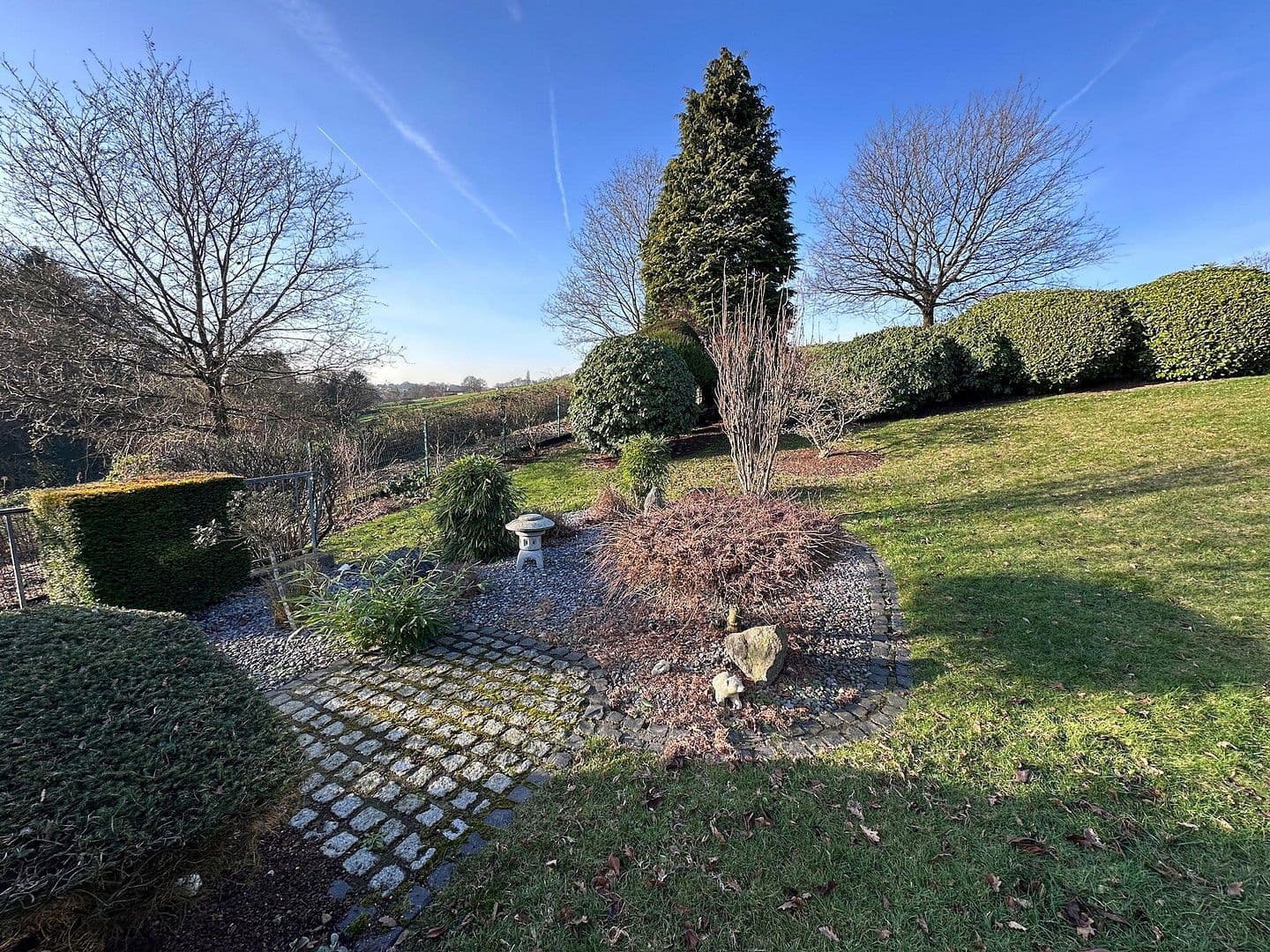 Prodej domu 228 m², pozemek 1.058 m², Solingen, Severní Porýní-Vestfálsko Prodej domu 228 m², pozemek 1.058 m², Solingen, Severní Porýní-Vestfálsko