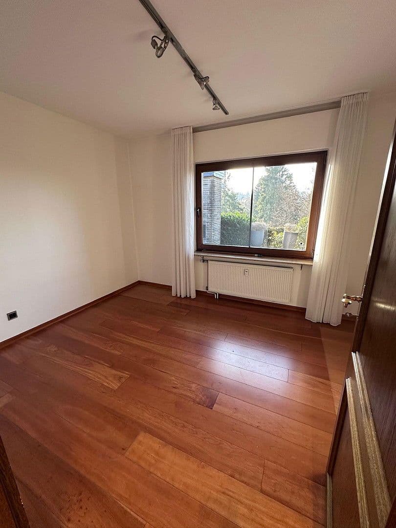 Prodej domu 228 m², pozemek 1.058 m², Solingen, Severní Porýní-Vestfálsko Prodej domu 228 m², pozemek 1.058 m², Solingen, Severní Porýní-Vestfálsko