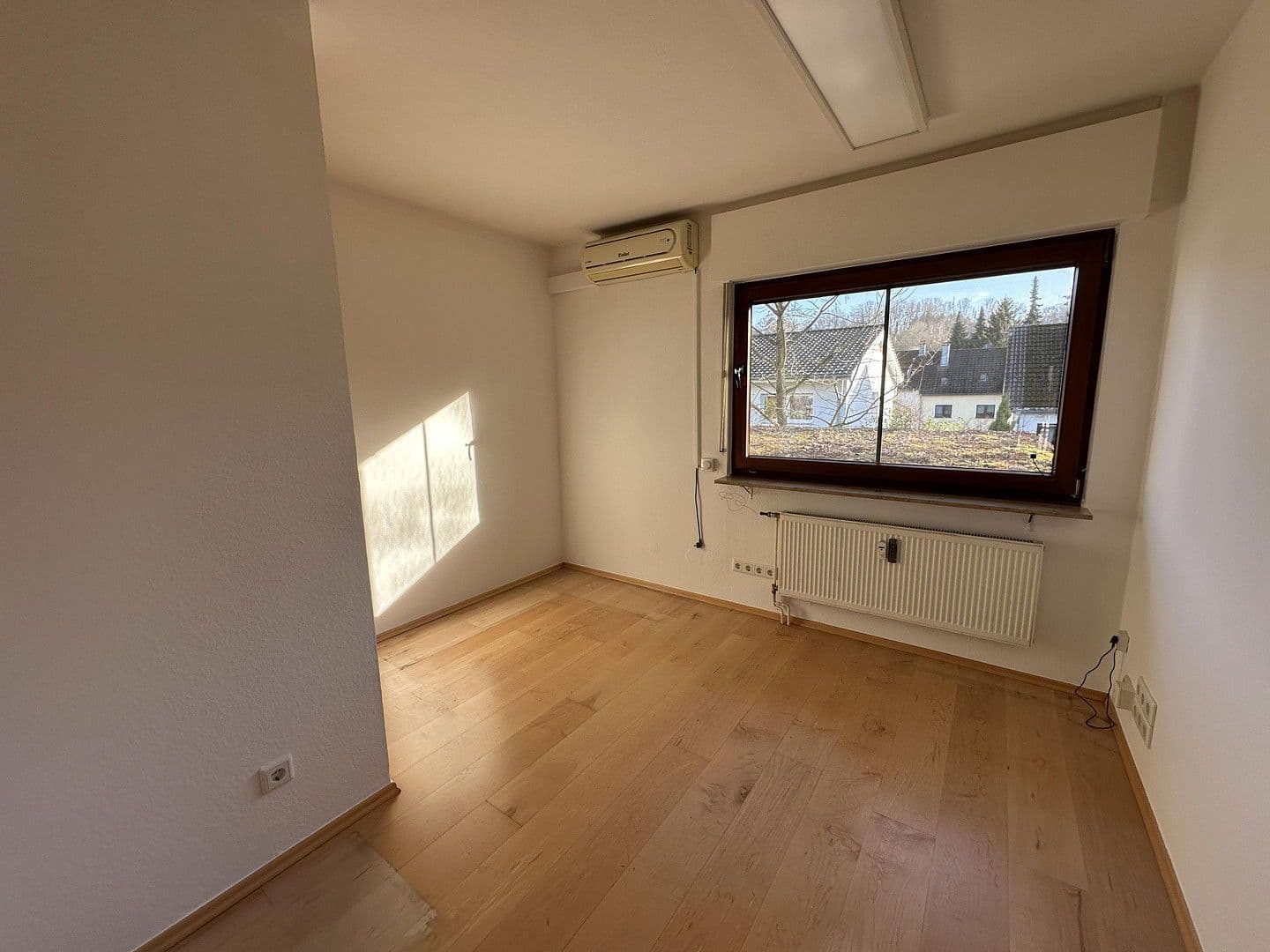Prodej domu 228 m², pozemek 1.058 m², Solingen, Severní Porýní-Vestfálsko Prodej domu 228 m², pozemek 1.058 m², Solingen, Severní Porýní-Vestfálsko