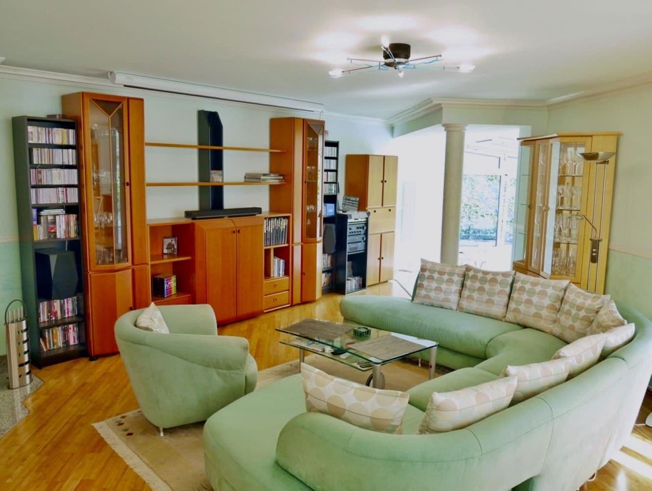 Prodej domu 200 m², pozemek 328 m², Bad Vilbel, Hessen Prodej domu 200 m², pozemek 328 m², Bad Vilbel, Hessen