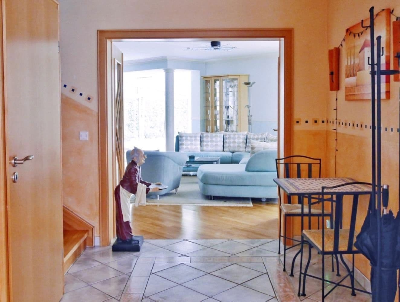 Prodej domu 200 m², pozemek 328 m², Bad Vilbel, Hessen Prodej domu 200 m², pozemek 328 m², Bad Vilbel, Hessen