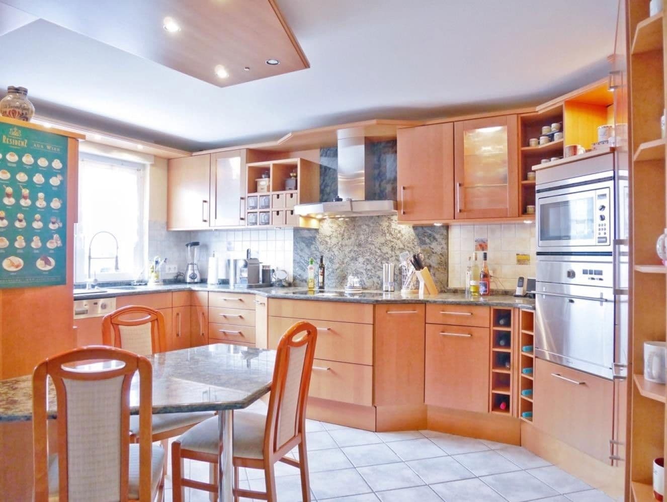 Prodej domu 200 m², pozemek 328 m², Bad Vilbel, Hessen Prodej domu 200 m², pozemek 328 m², Bad Vilbel, Hessen