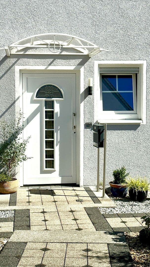 Prodej domu 200 m², pozemek 328 m², Bad Vilbel, Hessen Prodej domu 200 m², pozemek 328 m², Bad Vilbel, Hessen