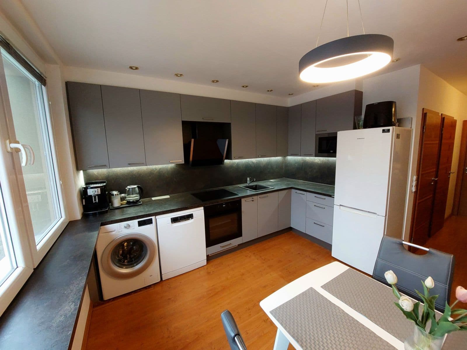 Prodej bytu 3+1 75 m², Leopoldova, Praha, Praha Prodej bytu 3+1 75 m², Leopoldova, Praha, Praha