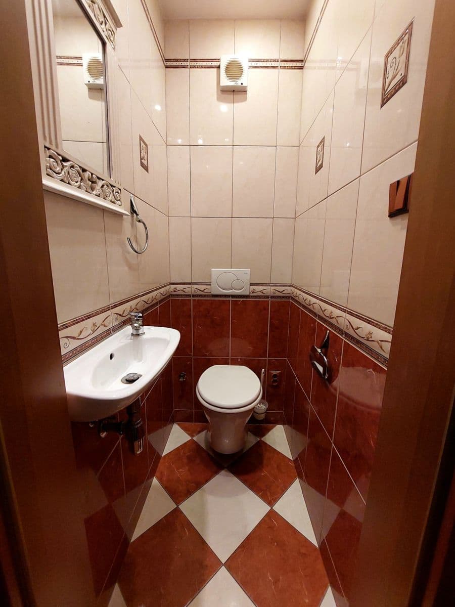 Prodej bytu 3+1 75 m², Leopoldova, Praha, Praha Prodej bytu 3+1 75 m², Leopoldova, Praha, Praha