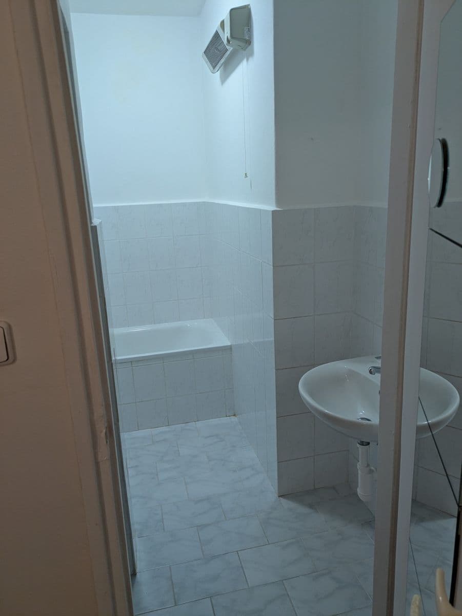 Pronájem bytu 1+kk 35 m², Sdružení, Praha, Praha Pronájem bytu 1+kk 35 m², Sdružení, Praha, Praha