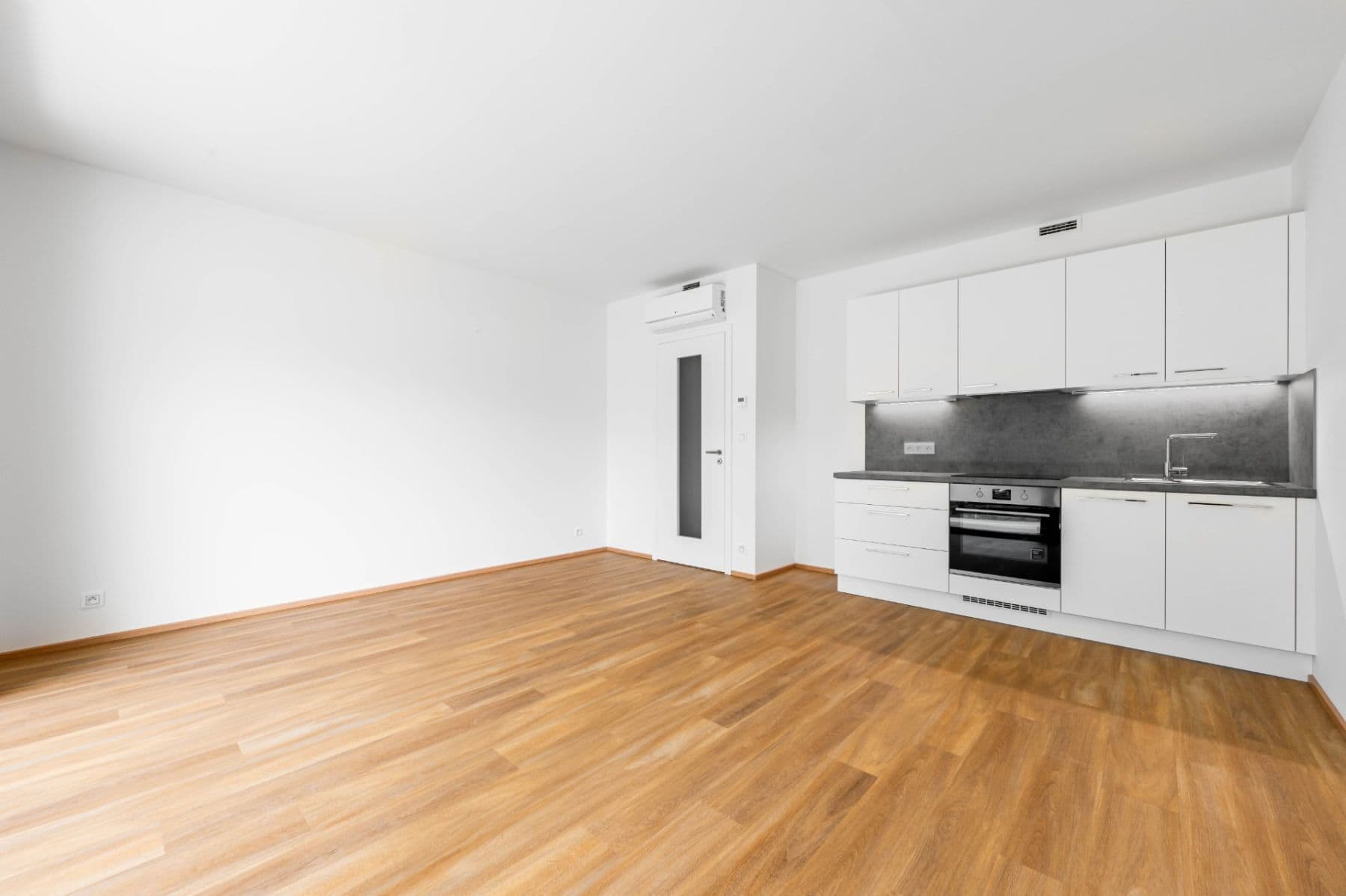 Pronájem bytu 1+kk 36 m², Kotlaska, Praha, Praha Pronájem bytu 1+kk 36 m², Kotlaska, Praha, Praha